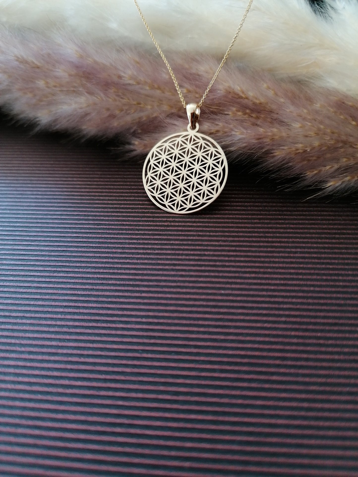 0,7mm Goldkette 9 Karat mit 9 Karat Goldanhänger Blume des Lebens